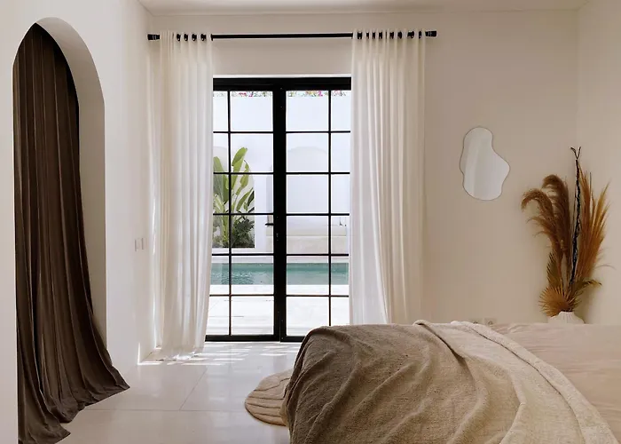 White Eden فيلة تْشانغو