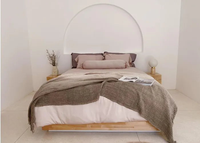 White Eden فيلة
