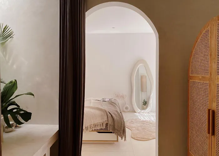 فيلة White Eden تْشانغو