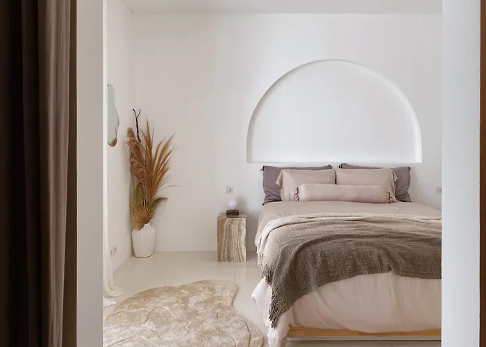 White Eden فيلة